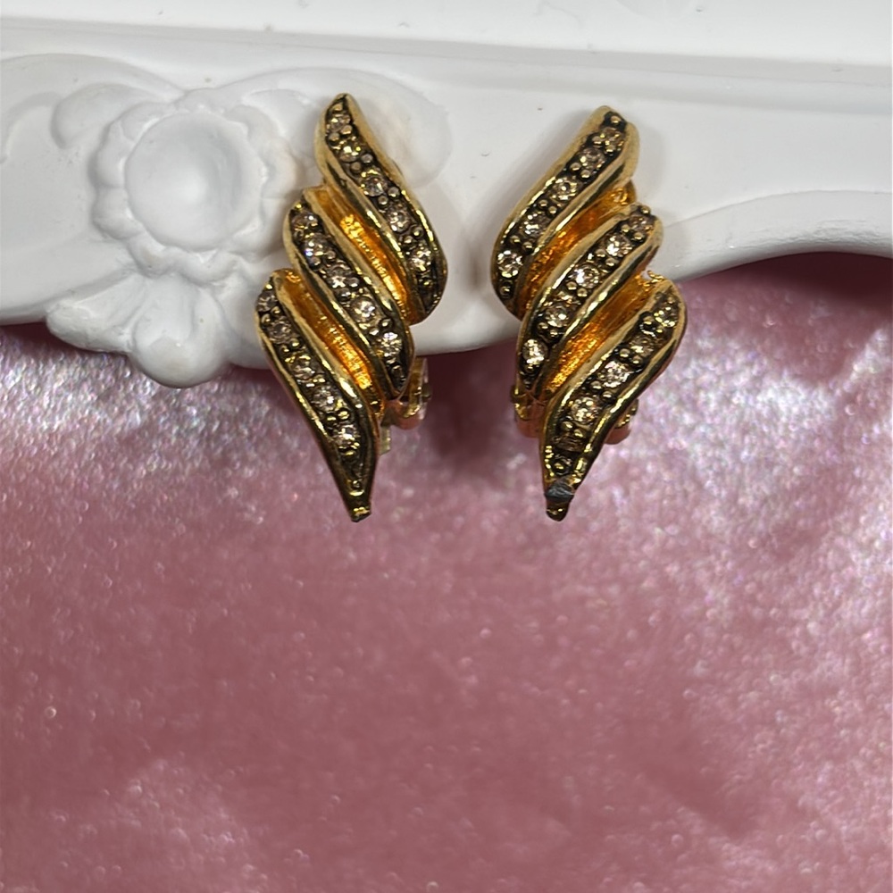 💥SALE💥Vintage Gold Tone Twisted Crystal Clip on Earrings Quiet Luxury